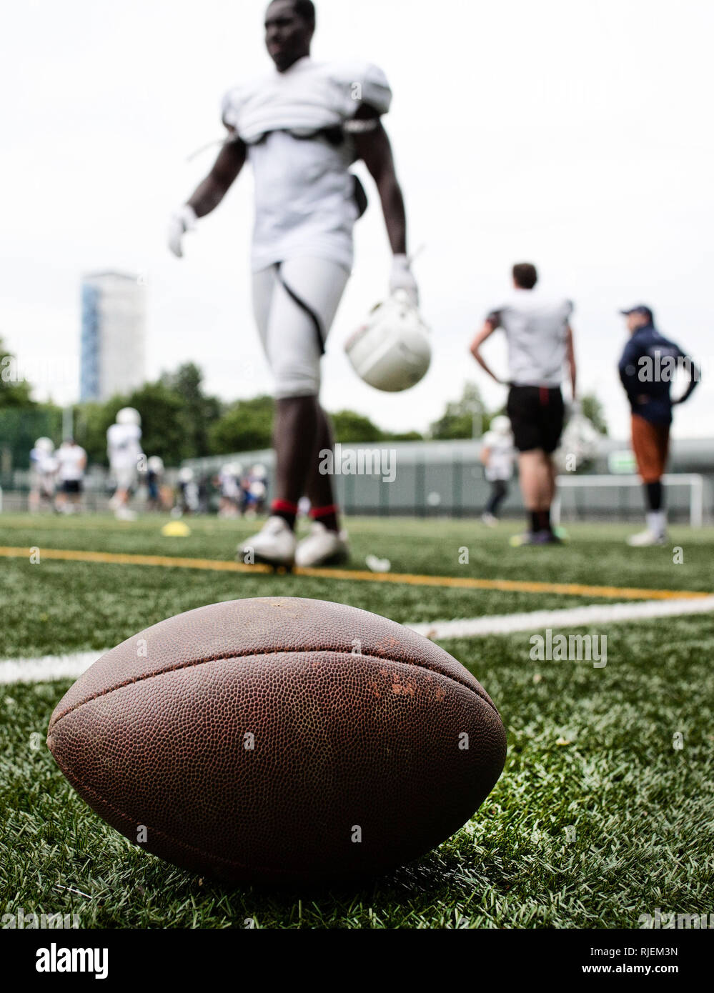 Uk American Football training as a team Stock Photo Alamy