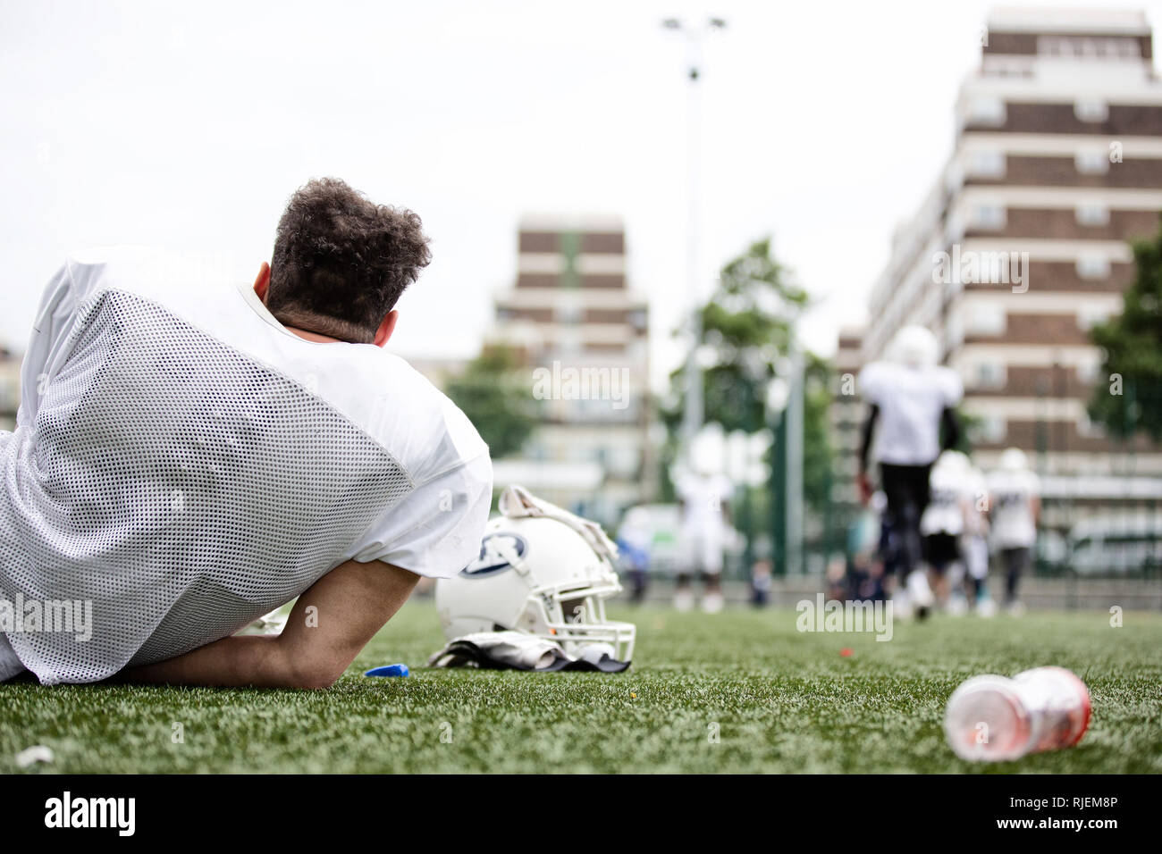 Uk American Football training as a team Stock Photo Alamy