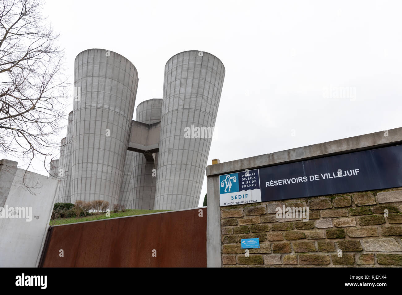 Réservoirs de Villejuif, Syndicat des eaux d'Île-de-France (SEDIF); concrete water reservoirs finished in 2015; Villejuif (Val-de-Marne), France Stock Photo