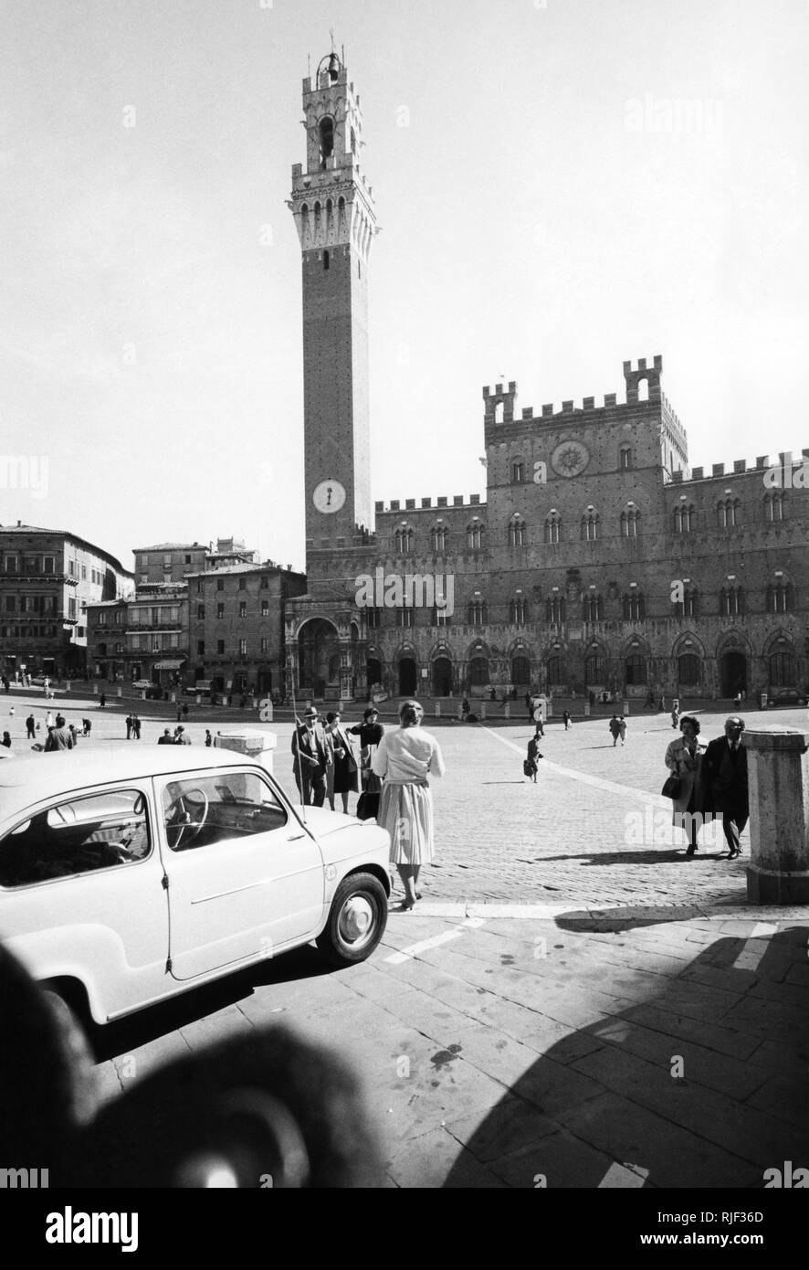 palazzo pubblico, torre del mangia, siena, tuscany, italy, 1966 Stock Photo