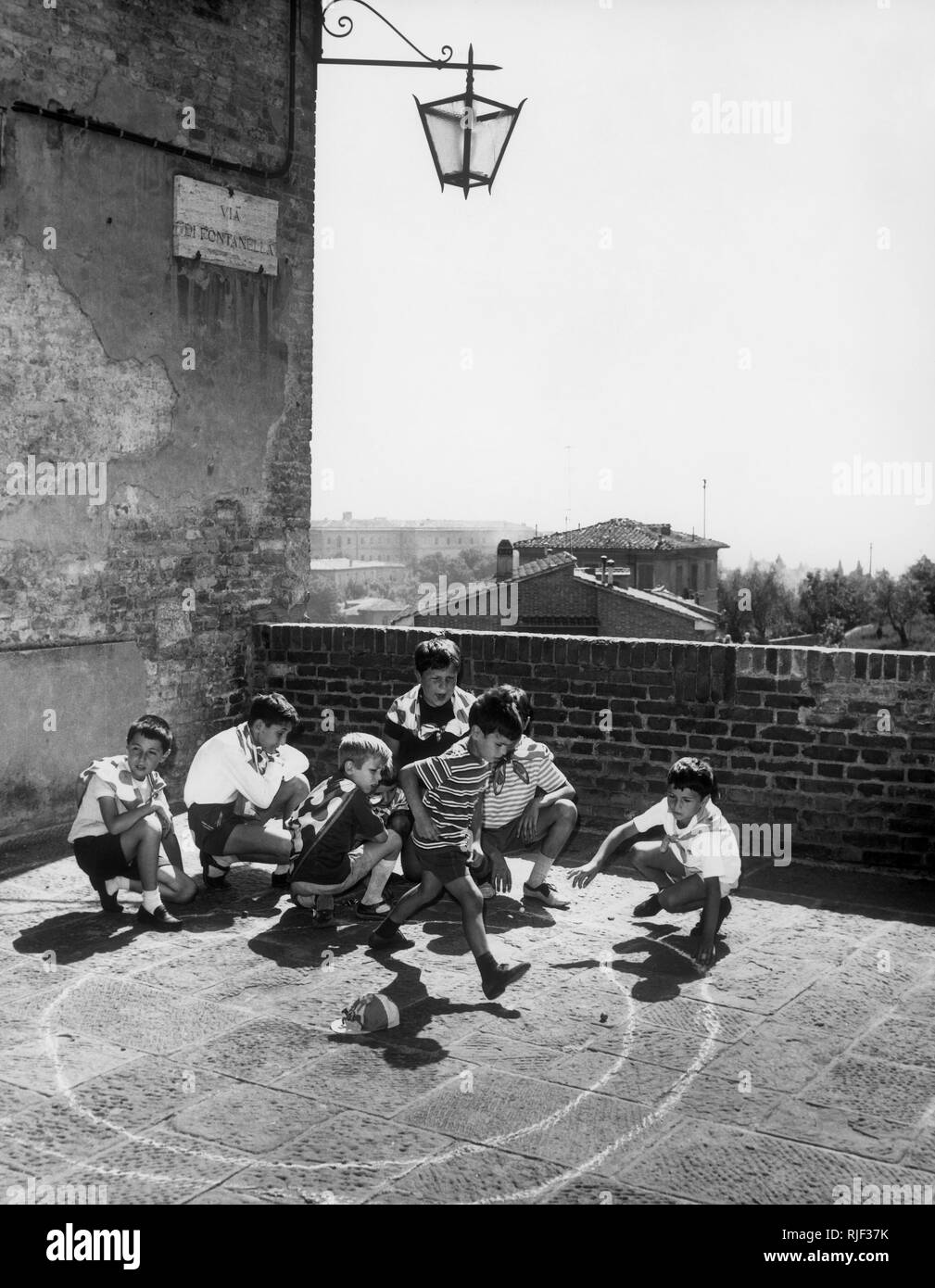 children, tuscany, siena, italy, 1966 Stock Photo