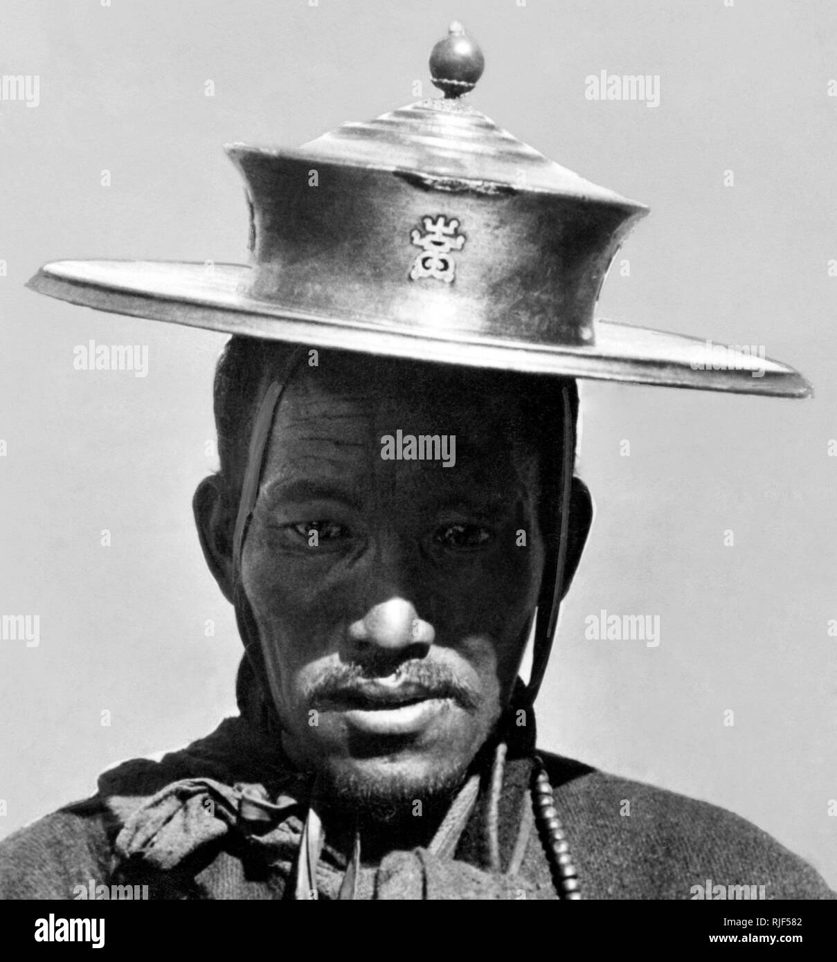 lama with golden hat, italian expedition in tibet, 1920-30 Stock Photo