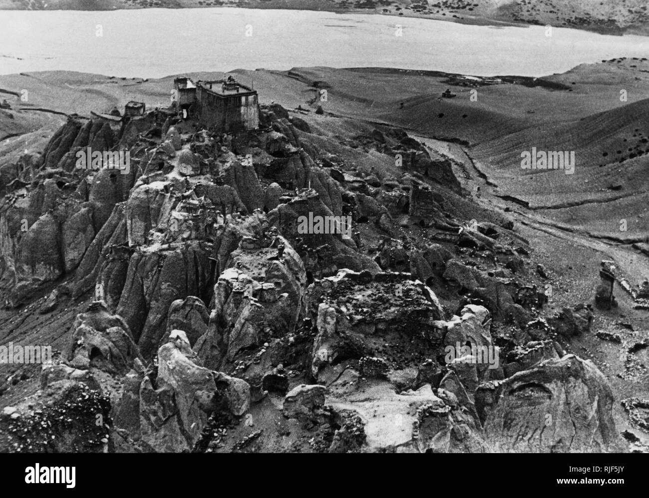 castle and chiungung ruins,, italian expedition in tibet, 1920-30 Stock Photo