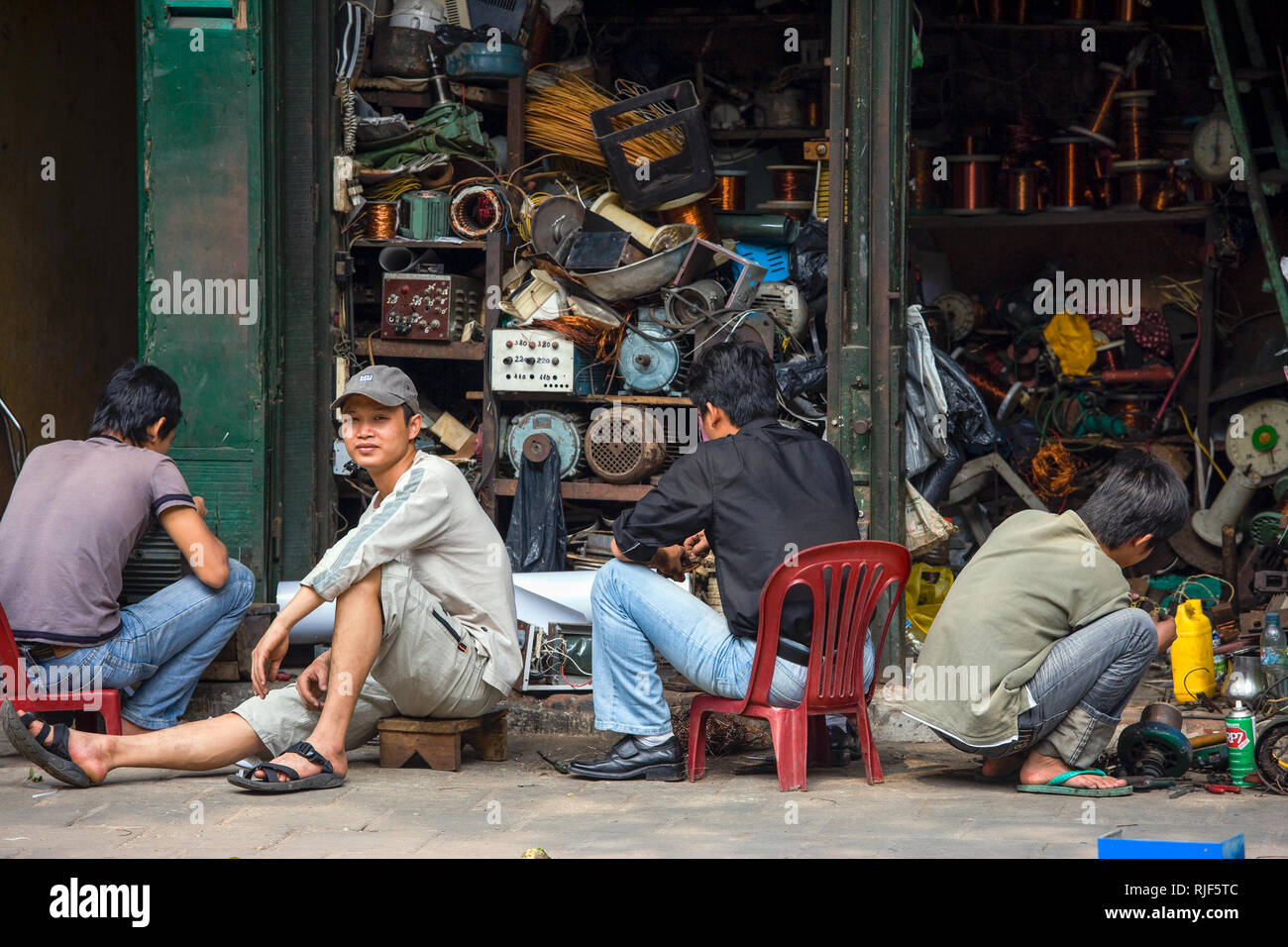 Hanoi, Vietnam; Electrical repair shop Stock Photo Alamy