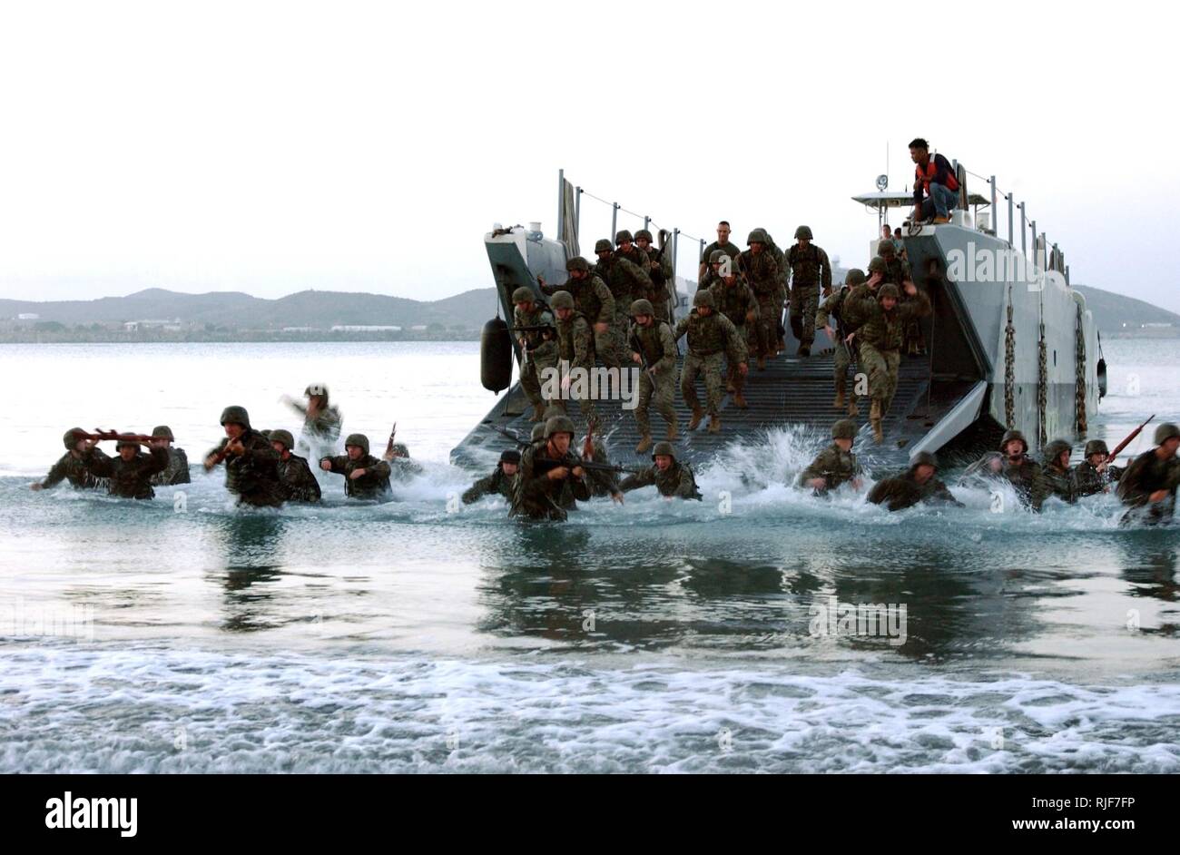 Us army lcu landing craft hires stock photography and images Alamy