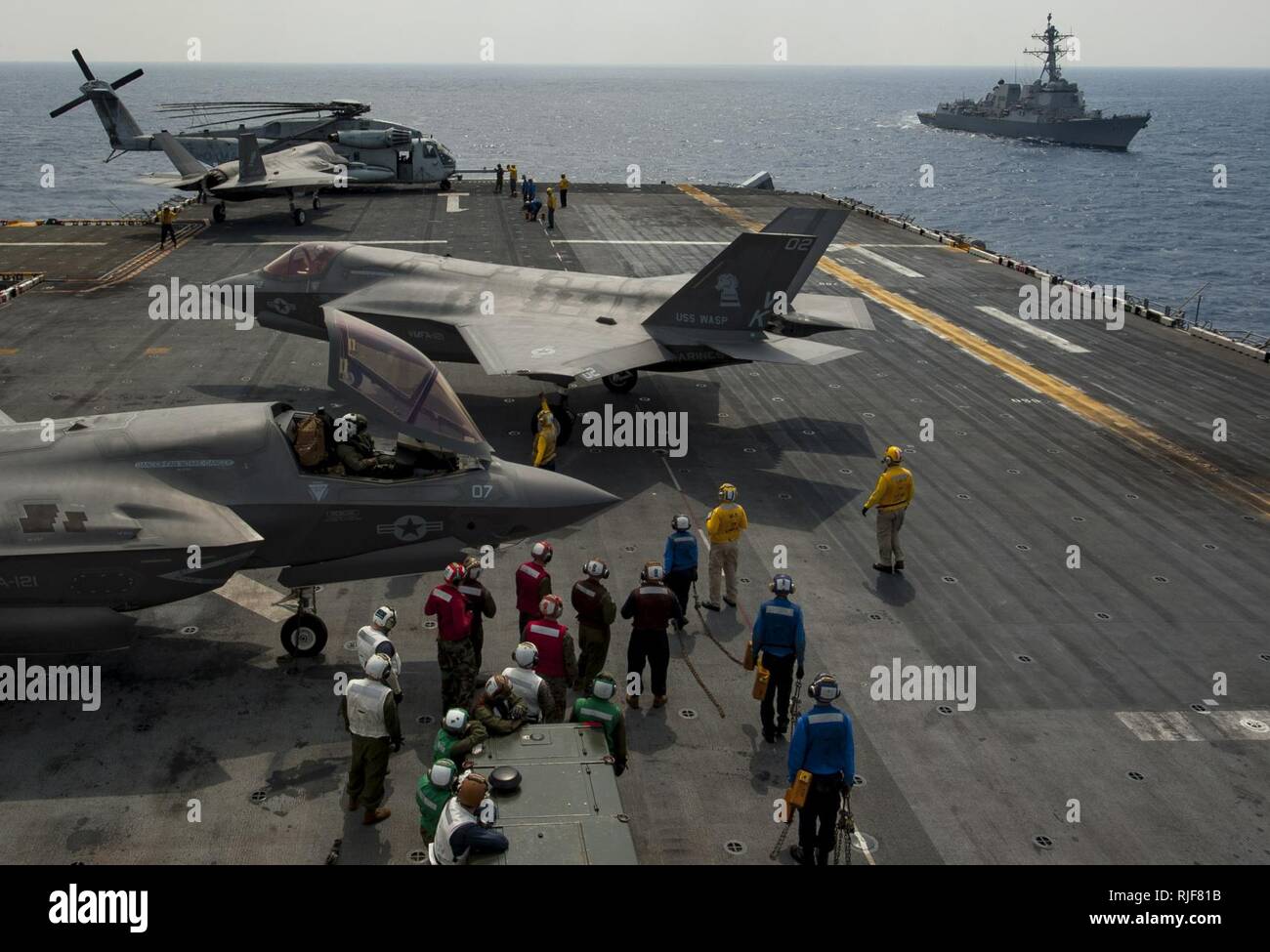 PHILIPPINE SEA (April 19, 2018) An F-35B Lightning II aircraft assigned to the 'Green Knights' of Marine Fighter Attack Squadron 121 (VMFA-121) maneuver on the flight deck of the amphibious assault ship USS Wasp (LHD 1) following a tactical recovery of aircraft and personnel. Stock Photo