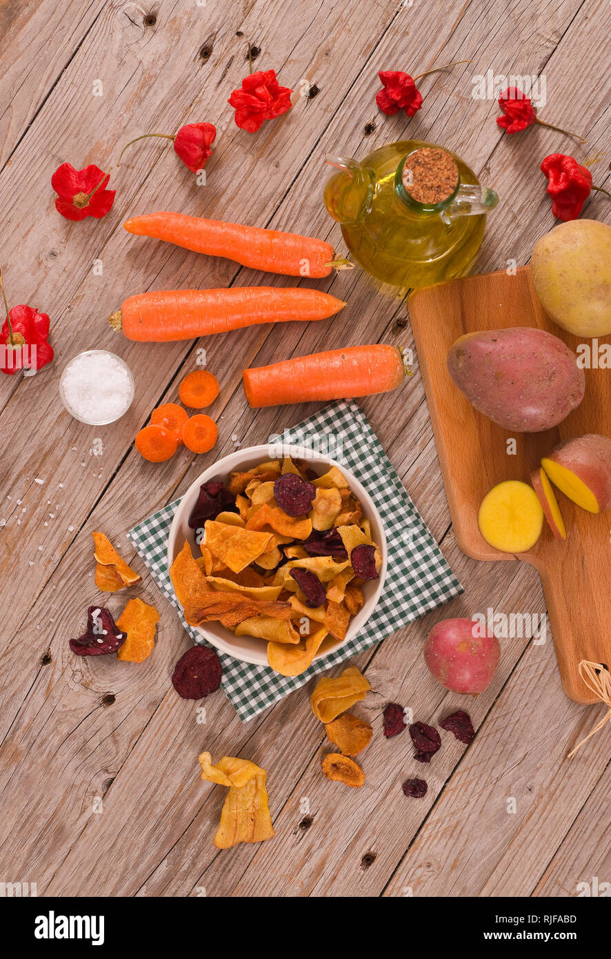 Mixed vegetable crisps Stock Photo Alamy