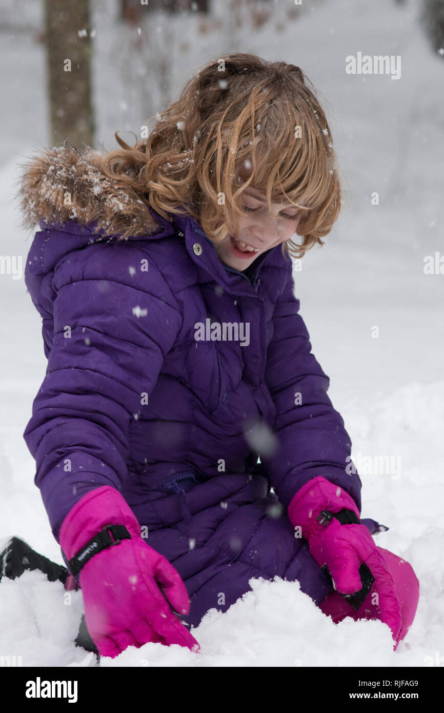 Eight year old blonde girl hi-res stock photography and images - Alamy