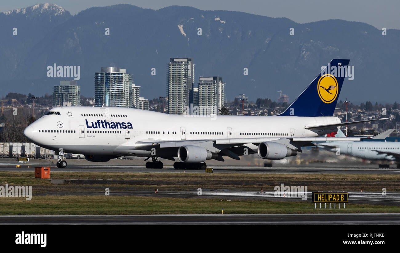 Boeing 747 german carrier lufthansa hi-res stock photography and images ...