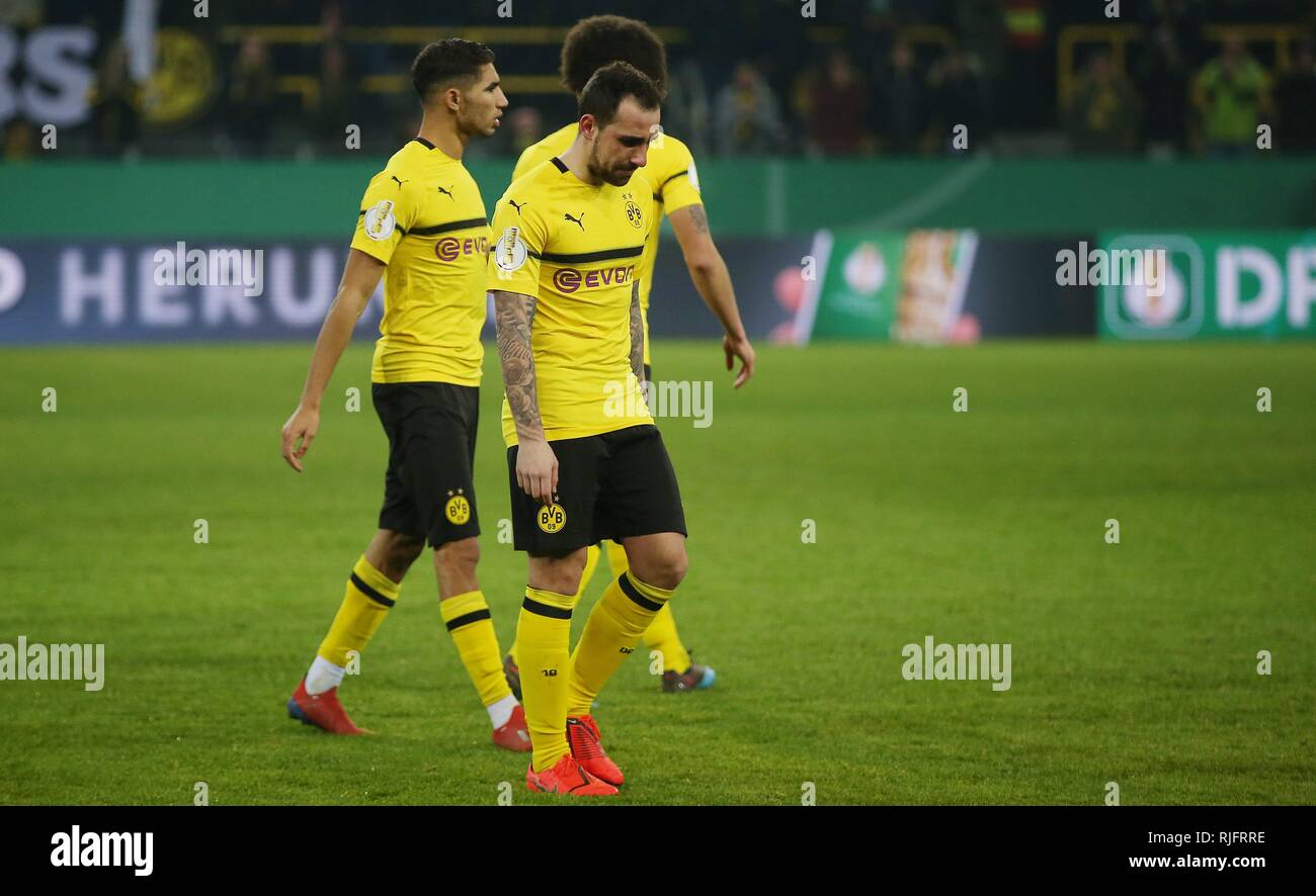 firo: Football, season 2018/2019 DFB-Pokal, cup, 05.02.2019 BVB Borussia Dortmund - SV Werder Bremen 2: 4 iE Displace Paco Alcacer after game and Hakimi | usage worldwide Stock Photo