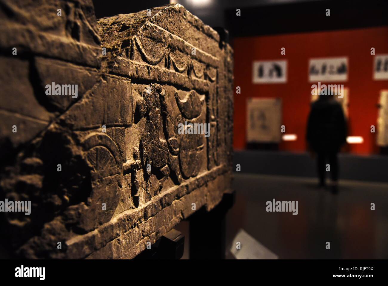 (190206) -- JINAN, Feb. 6, 2019 (Xinhua) -- A visitor views an exhibit at Shandong Museum in Jinan, east China's Shandong Province, Feb. 6, 2019. Shandong Museum witnessed lots of citizens and tourists on its first opening day during the Spring Festival. (Xinhua/Wang Kai) Stock Photo