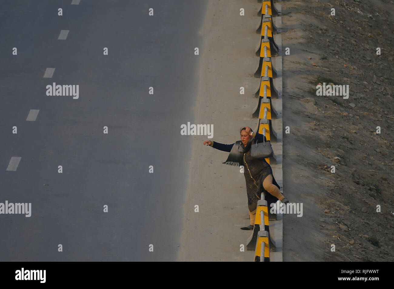 Road divider hi-res stock photography and images - Alamy