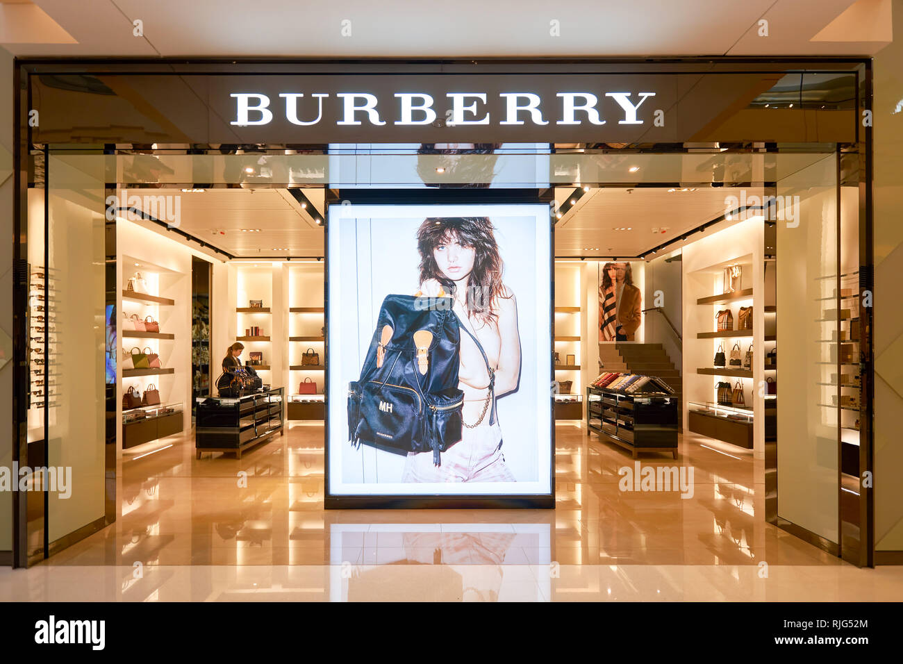 HONG KONG - JANUARY 26, 2016: entryway of Burberry store at Elements  Shopping Mall. Burberry Group plc is a British luxury fashion house,  distributing Stock Photo - Alamy