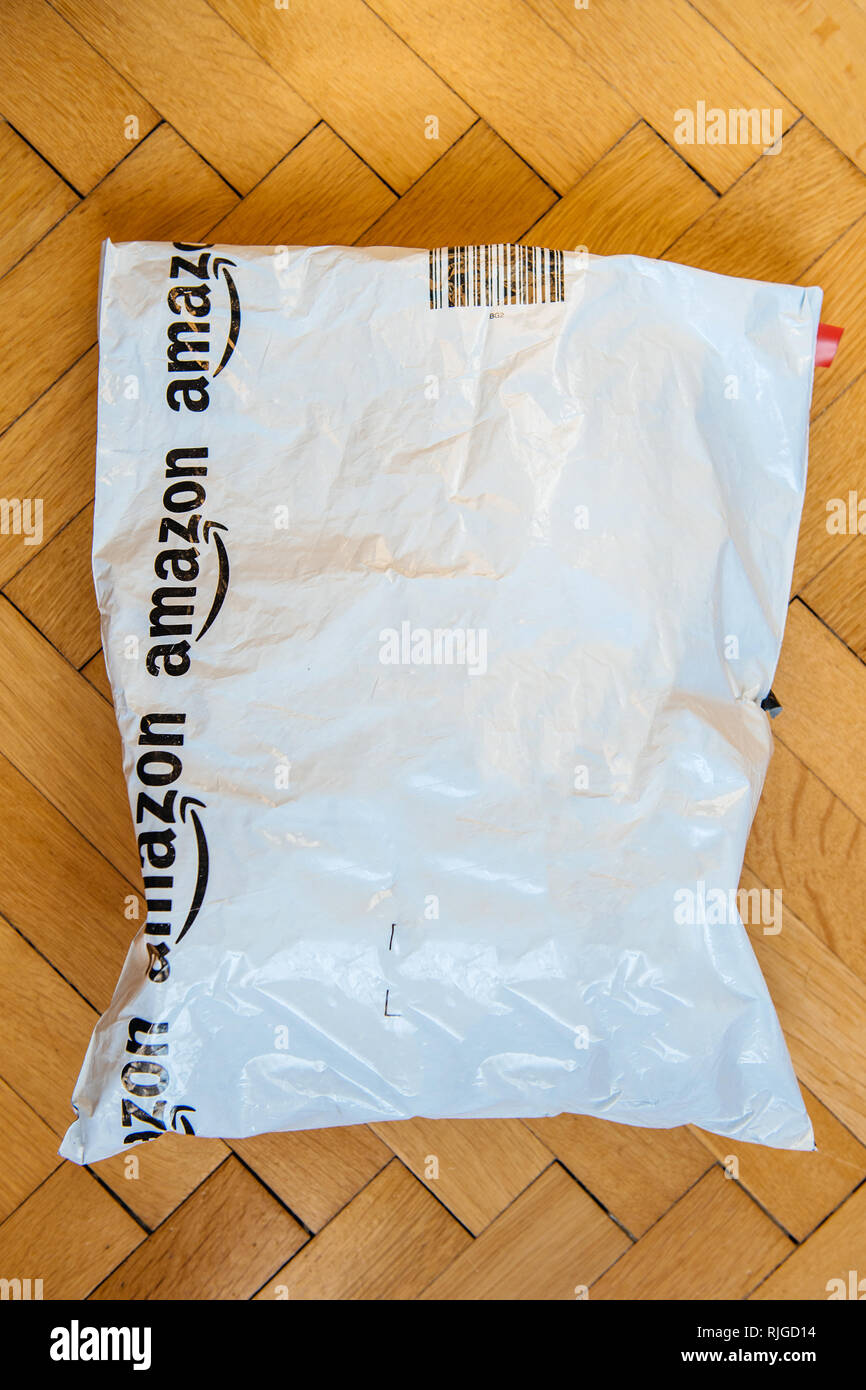 Amazon Shopping Bag High Resolution Stock Photography and Images - Alamy