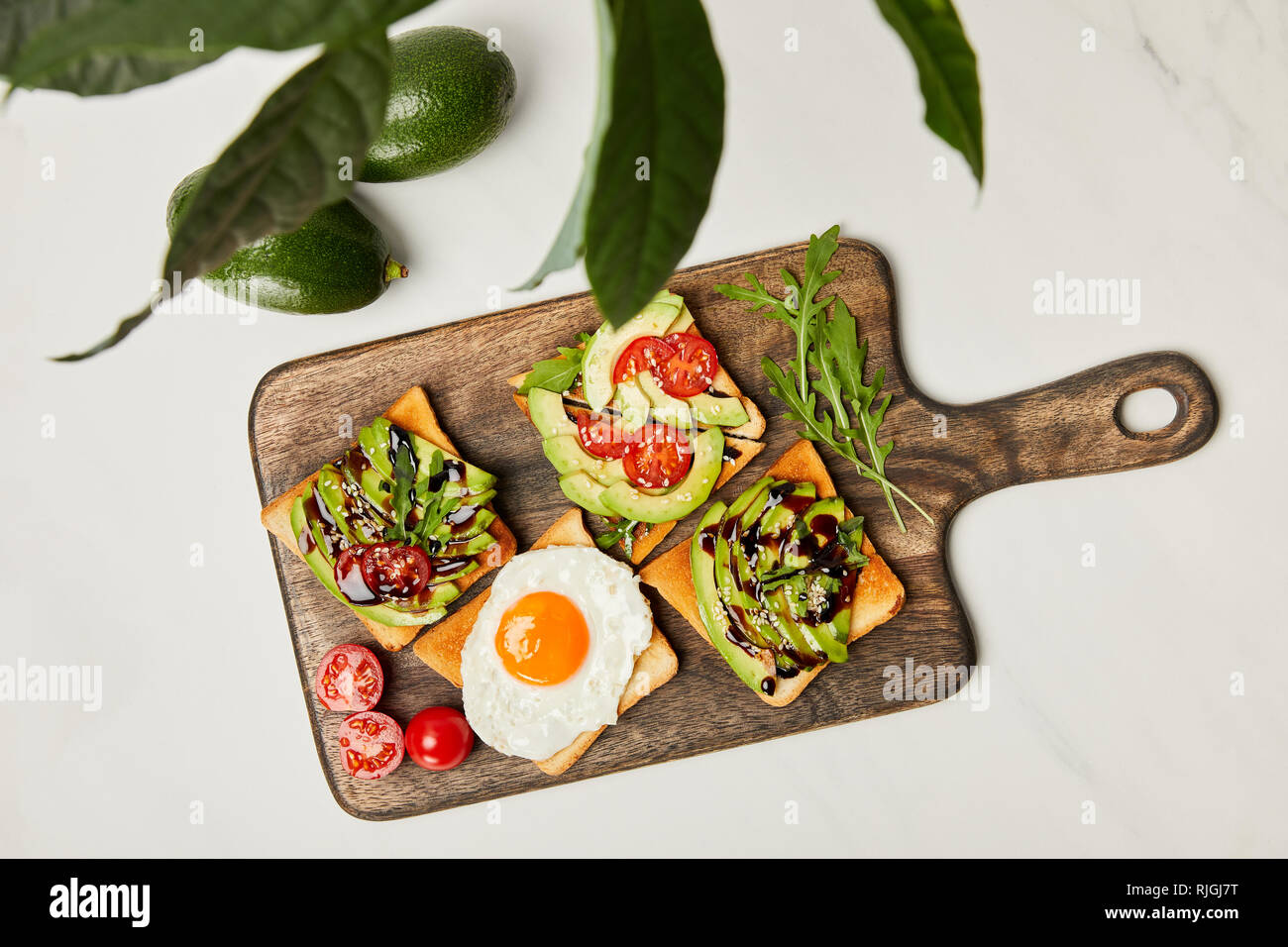 Tagliere In Legno Di Hevea A Forma Di Avocado Toast | Portauovo Per Colazione, Pasqua, 24x20 Cm