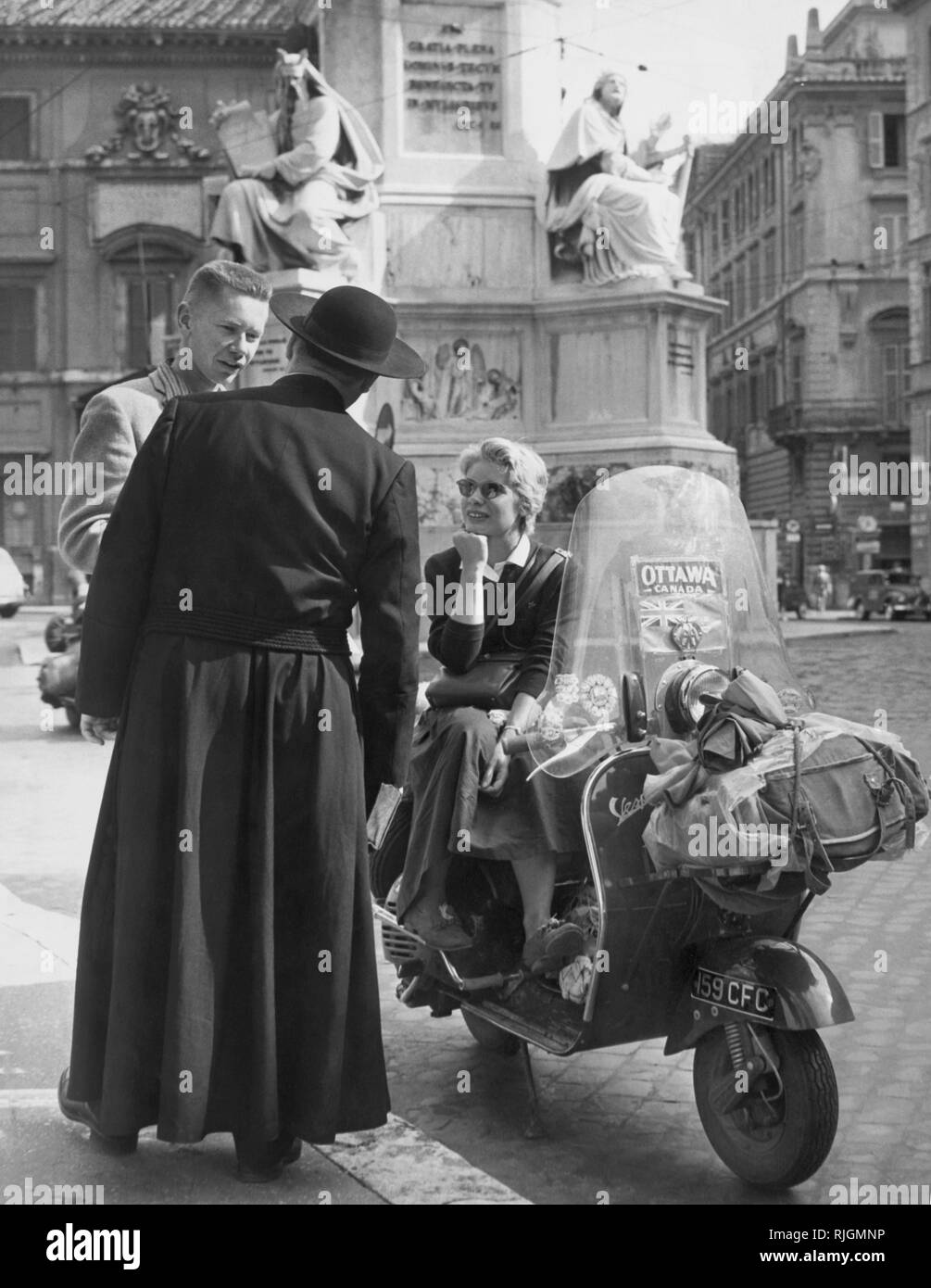 canadian tourists in rome, piazza di spaga, 1957 Stock Photo