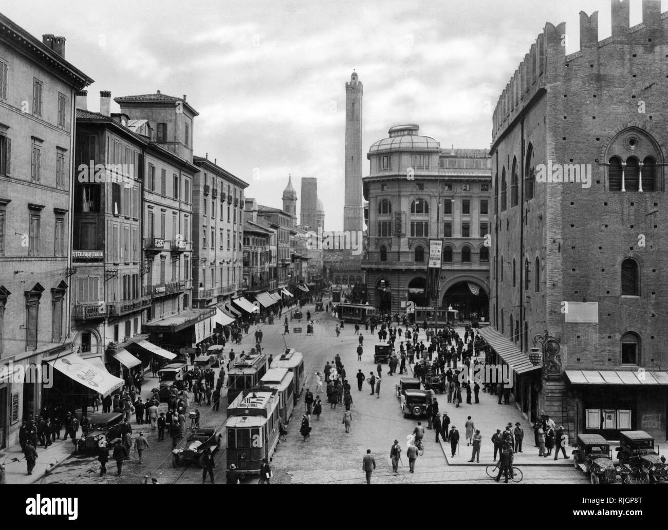 via rizzoli, bologna, emilia romagna, italy, 1920-30 Stock Photo - Alamy