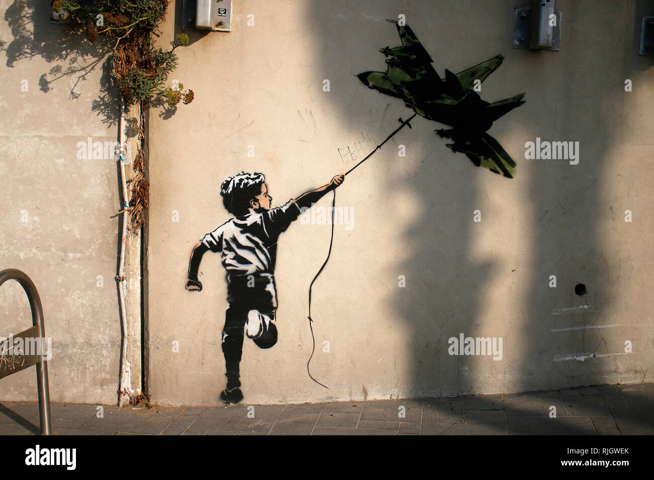 Banksy israel hi-res stock photography and images - Alamy