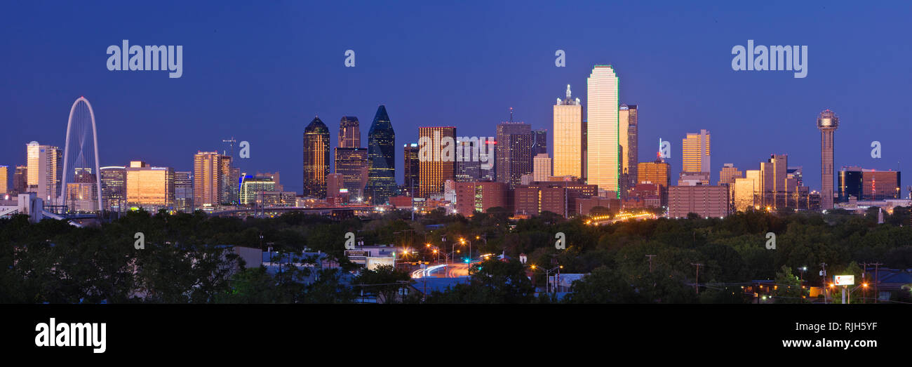 Downtown Dallas Skyline at Dusk Stock Photo - Alamy