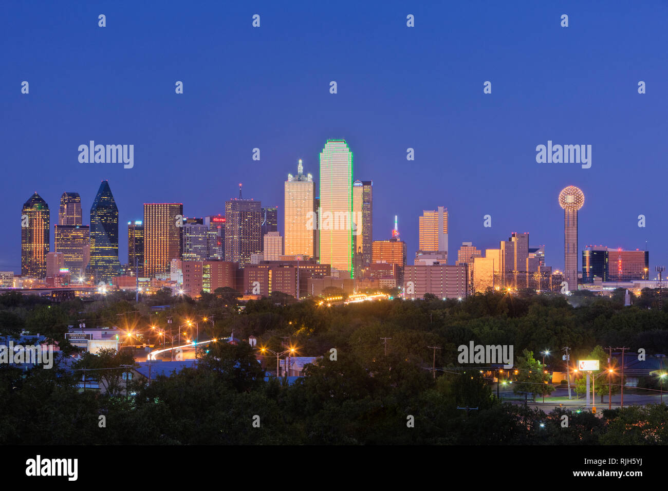 Downtown Dallas Skyline at Dusk Stock Photo Alamy