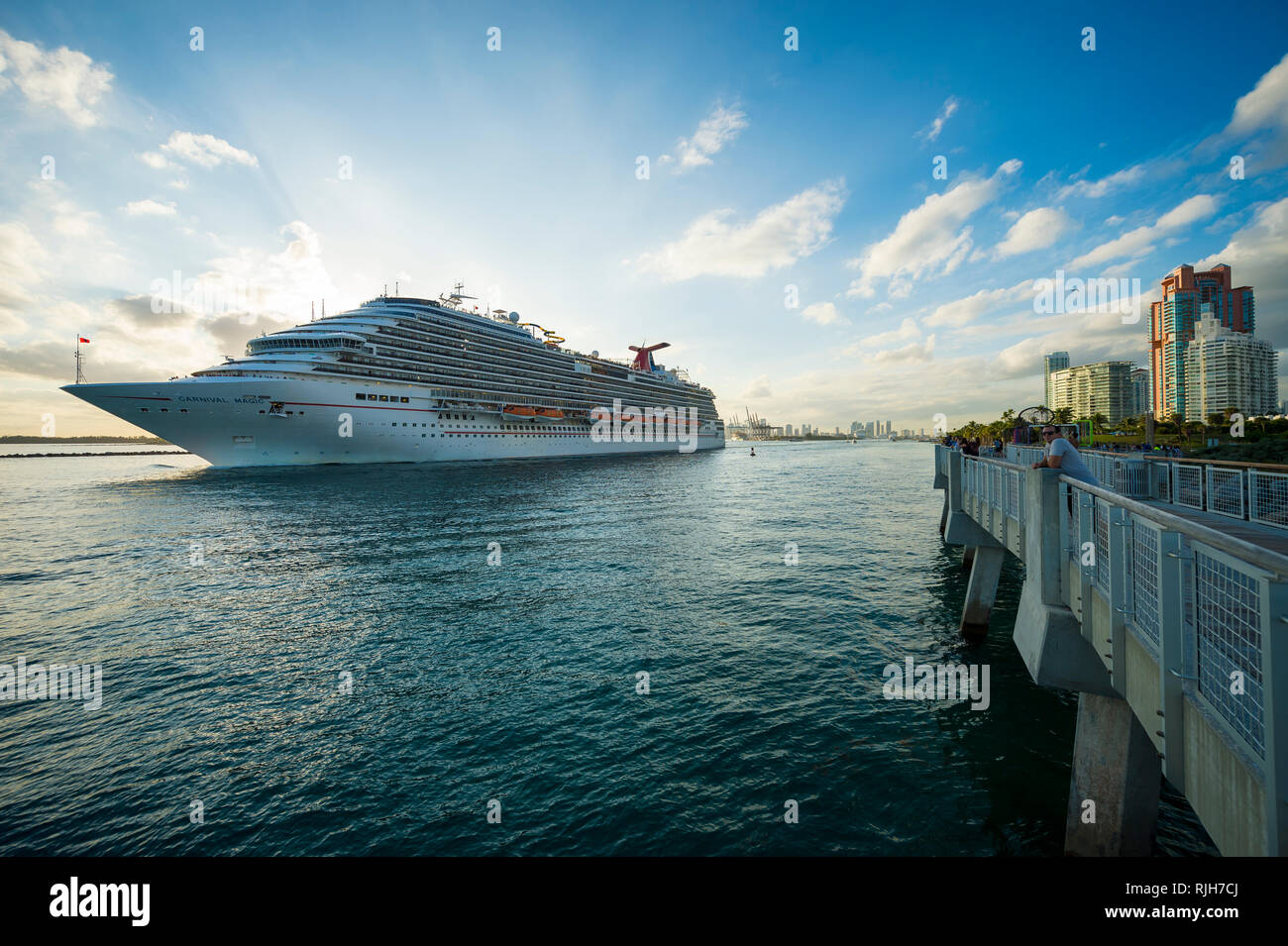 Carnival horizon cruise ship hi-res stock photography and images - Alamy