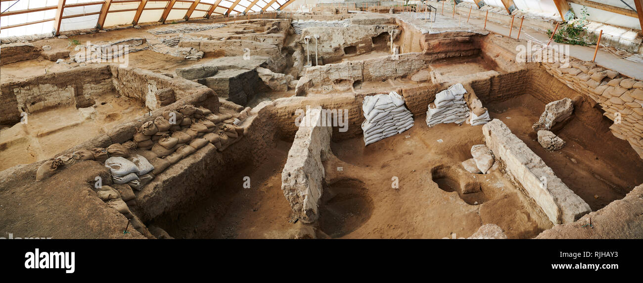 Neolithic wall remains of mud brick houses walls of the north ecavation area, 7500 BC to 5700 BC, Catalyhoyuk Archaeological Site, Çumra, Konya, Turke Stock Photo