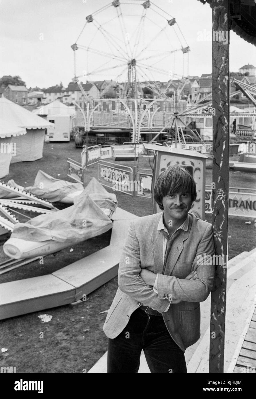 Trevor Eve, star of the BBC series 'Shoestring', taking time off on location at the fair in Glastonbury, Somerset. Stock Photo