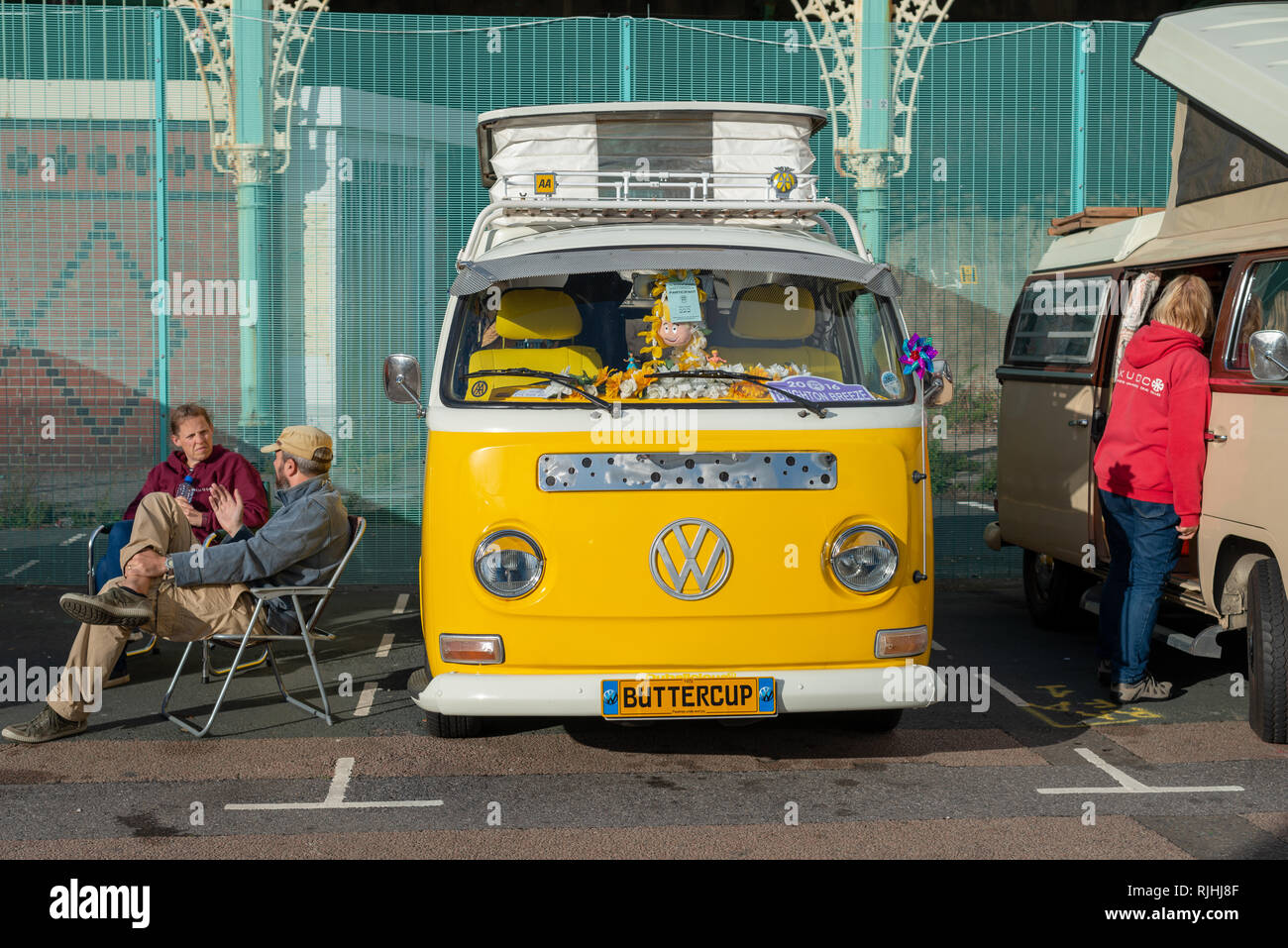 Yellow vw campervan hires stock photography and images Alamy