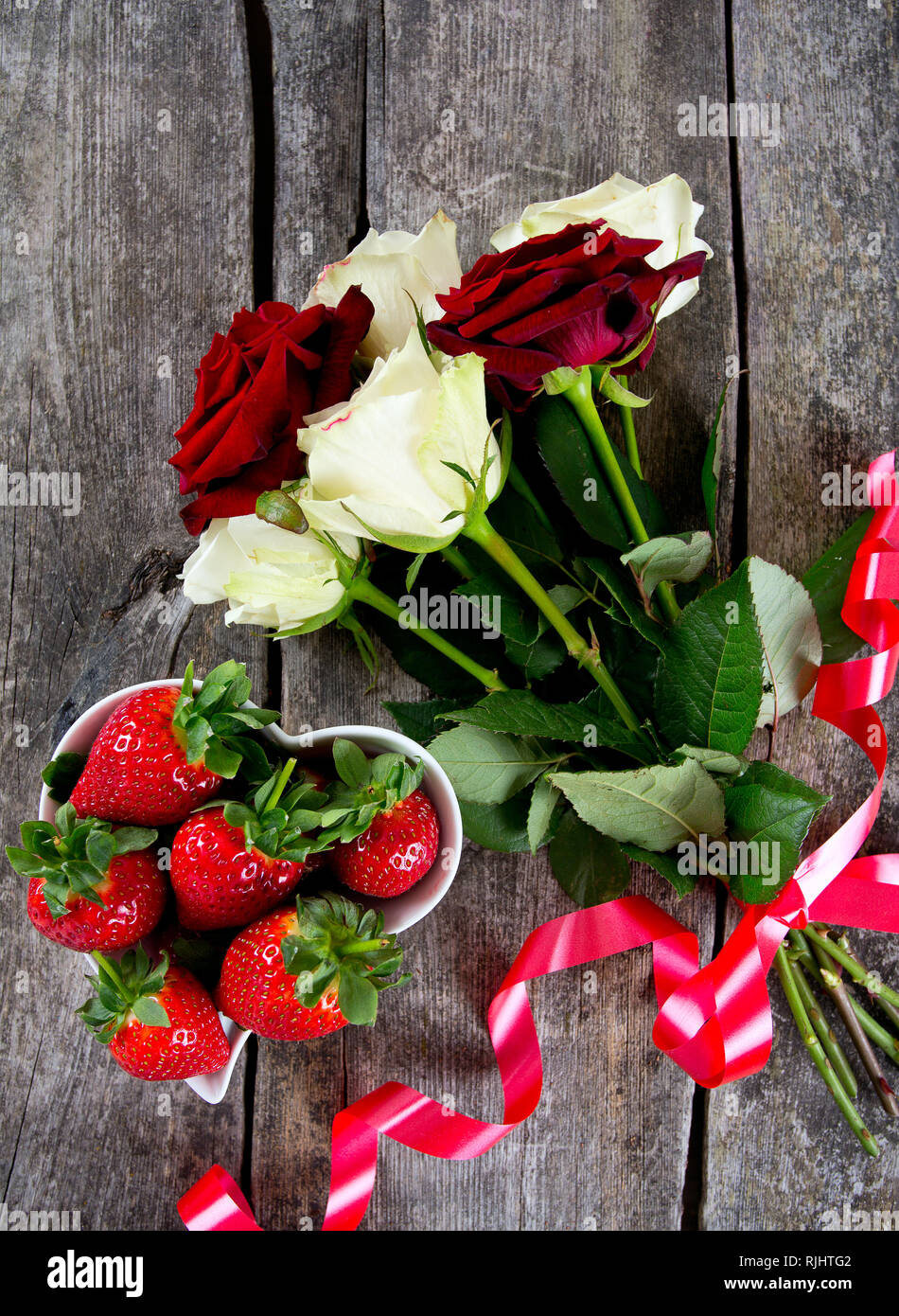 Love romance border roses hi-res stock photography and images - Alamy