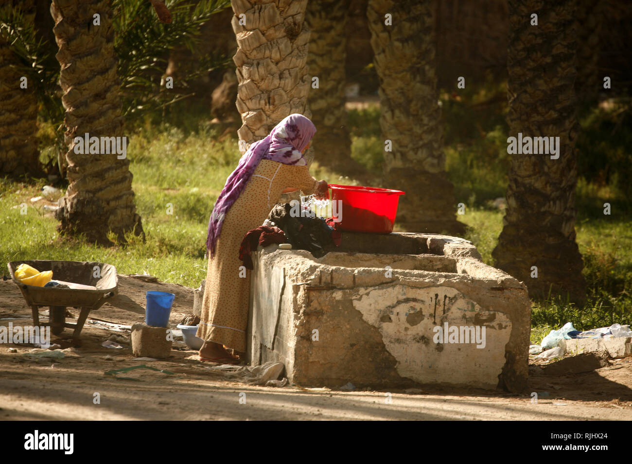 Women with a laundry at the well of Douz Stock Photo