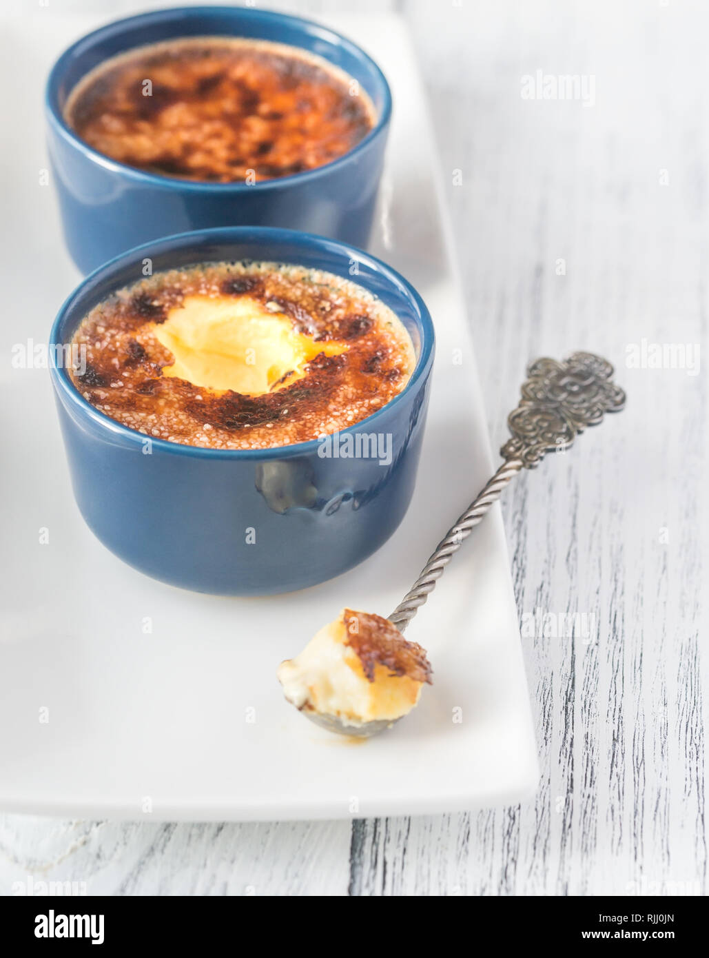 Creme brulee in the pots Stock Photo Alamy