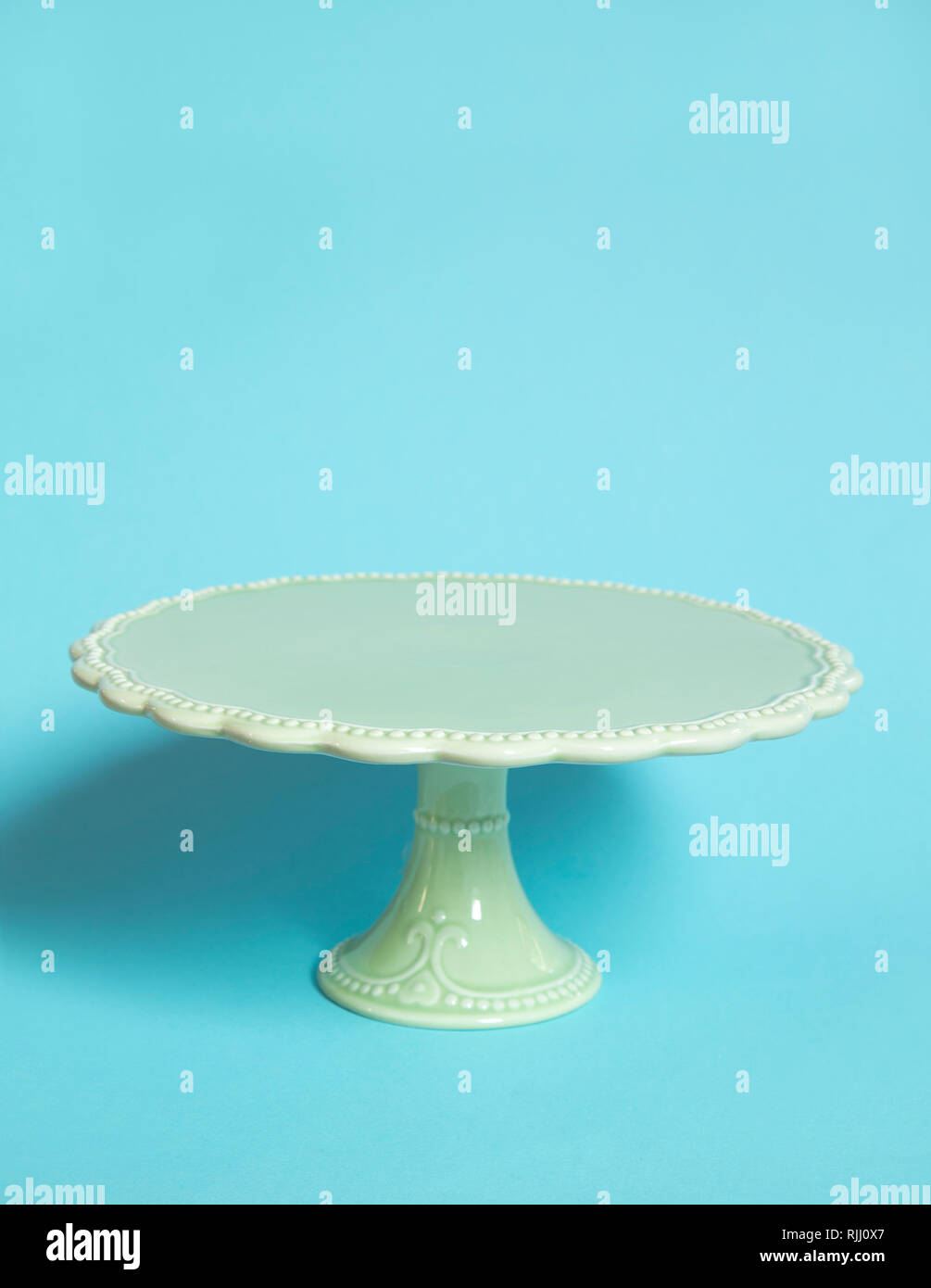 Empty cake stand hires stock photography and images Alamy