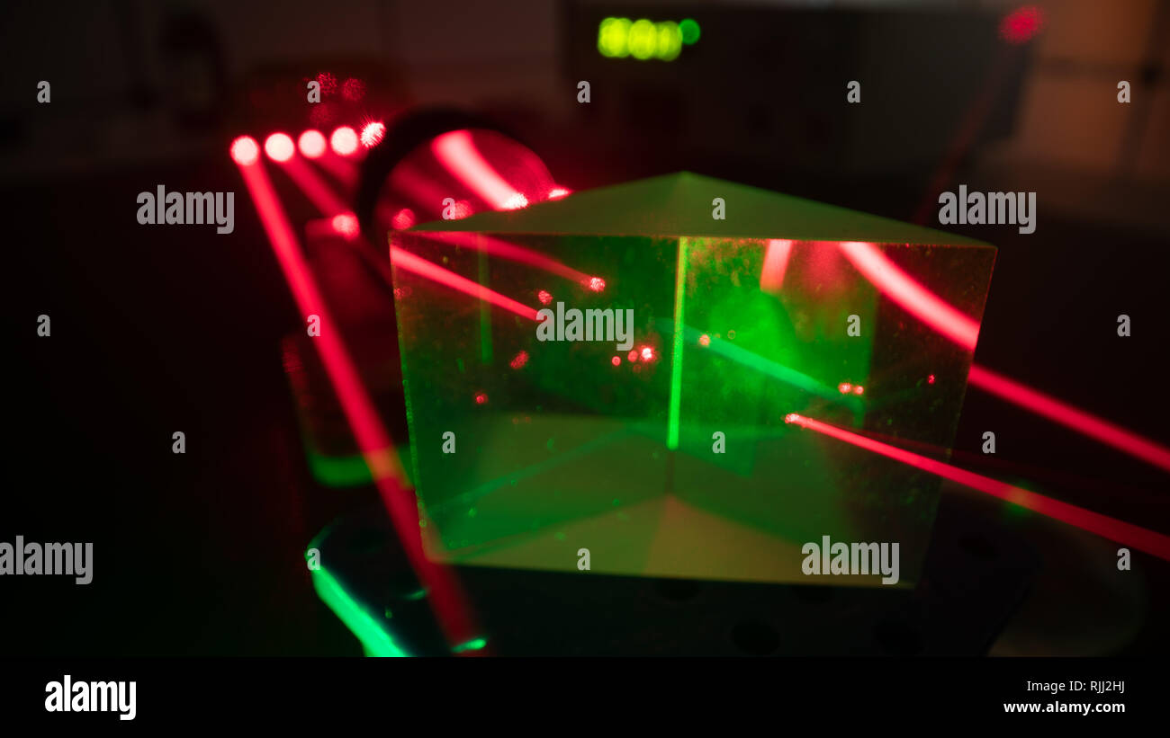 Experiment with red laser in optics lab Stock Photo Alamy