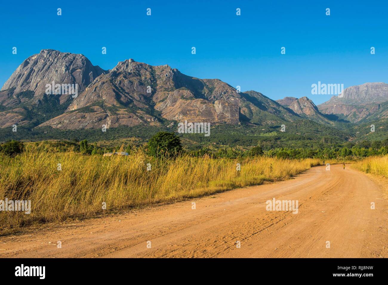 Dusty Road leading to the granite peaks of Mount Mulanje, Malawi Stock Photo