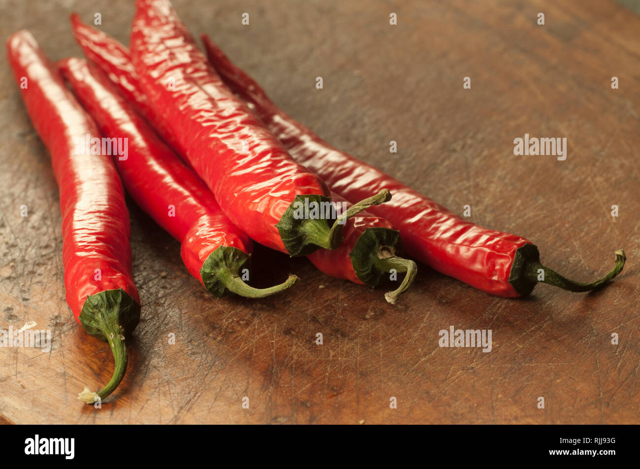 Timber Pepper Red chilly peppers on a timber board Stock Photo - Alamy