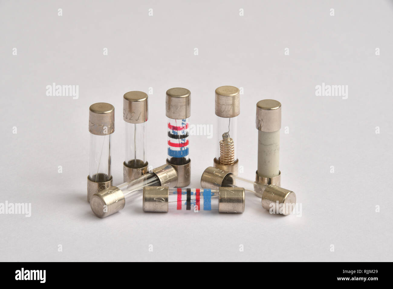 Fuses.A selection of 20 x 5mm fuses both Glass bodied and Ceramic
