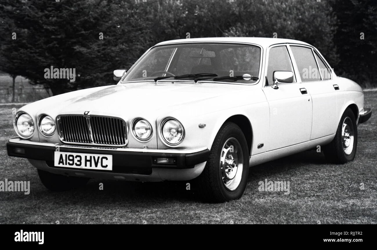 1/43 Jaguar XJ6 Series Ⅰ 1968 White Jaguar Xj6 diecast model cars - Alldiecast.us