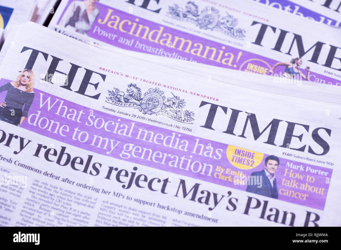 Newspaper headlines broadsheet hires stock photography and images Alamy