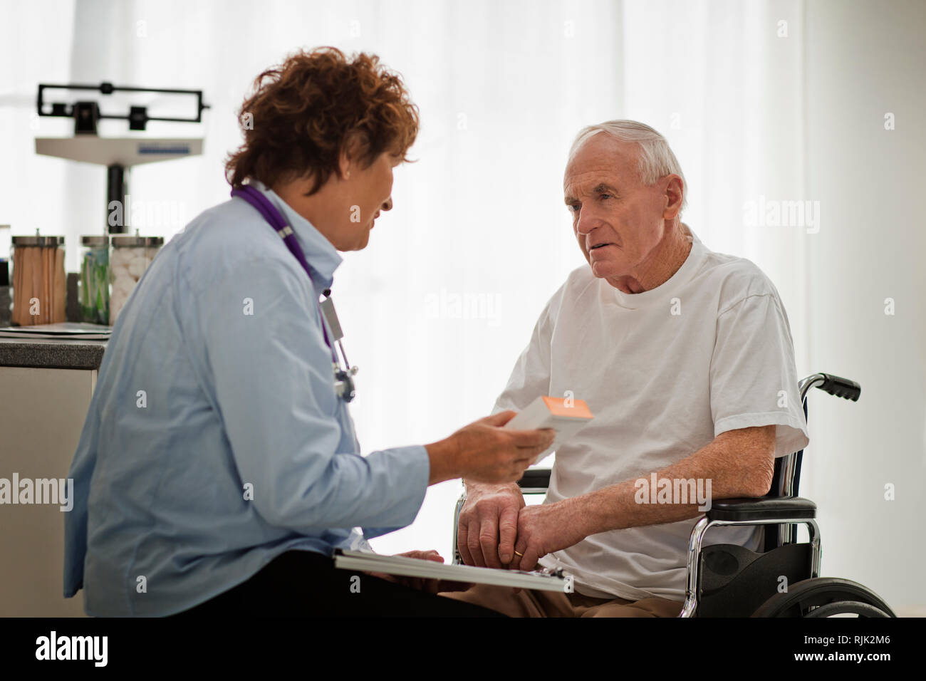 Female doctor talks male patient hi-res stock photography and images ...