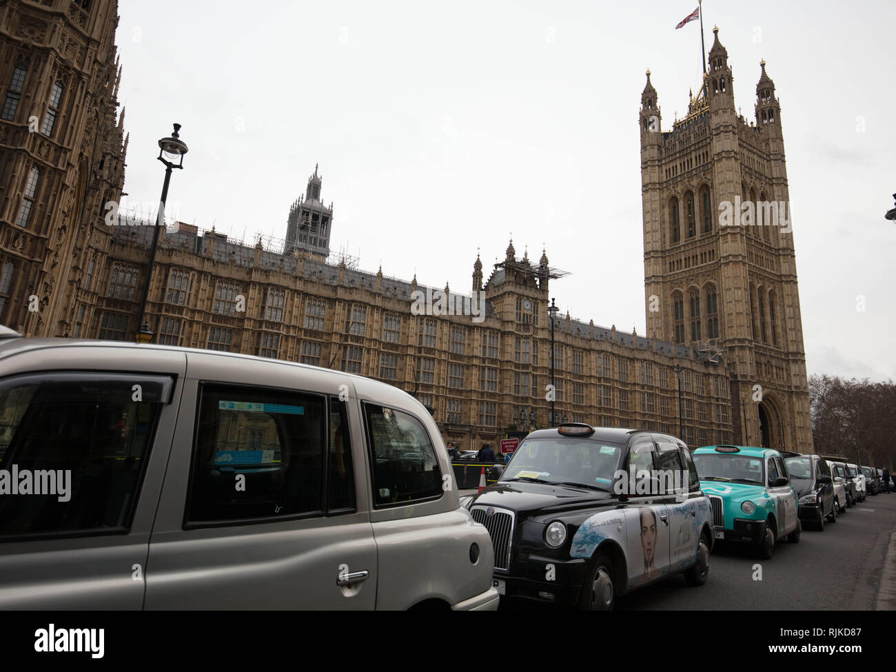 London, UK. 6th February, 2019. London cab drivers protest on Parliament Square today, against excluding taxis from the busroute along Totenham Court Road, which the they fear is only the start for a complete taxi ban on all bus routes in the capital. Credit: Joe Kuis / Alamy Live News Stock Photo