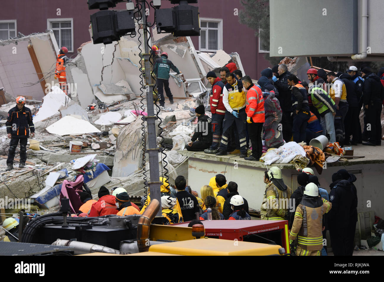 Istanbul, Turkey. 7th Feb, 2019. Rescue workers are seen at the scene ...