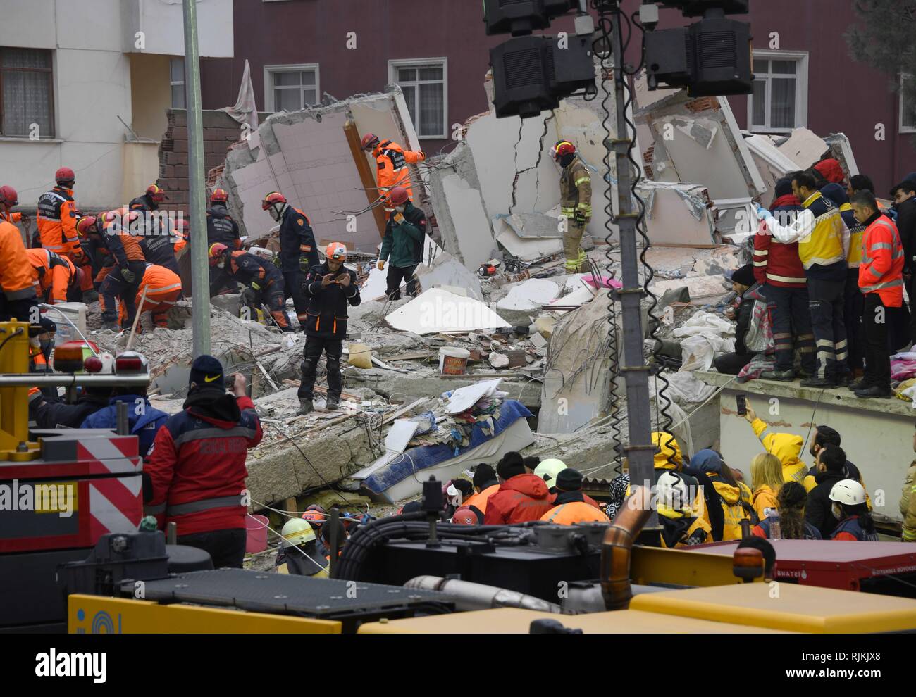 Istanbul, Turkey. 7th Feb, 2019. Rescue workers are seen at the scene ...