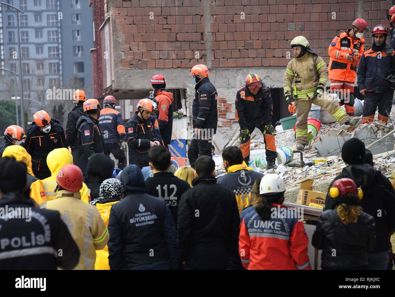 Istanbul, Turkey. 7th Feb, 2019. Rescue workers are seen at the scene ...
