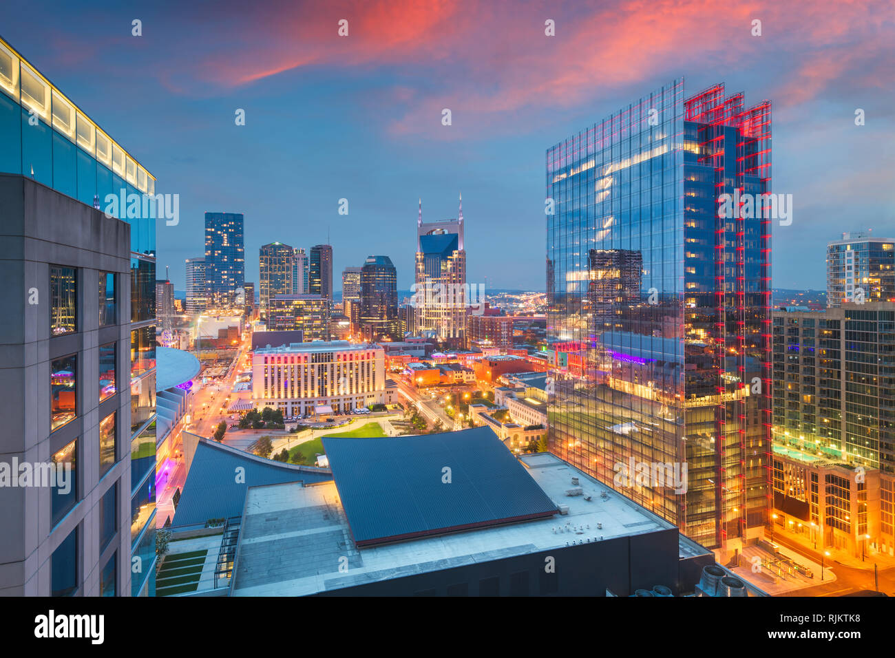 Nashville, Tennessee, USA downtown cityscape rooftop view at dusk Stock Photo Alamy