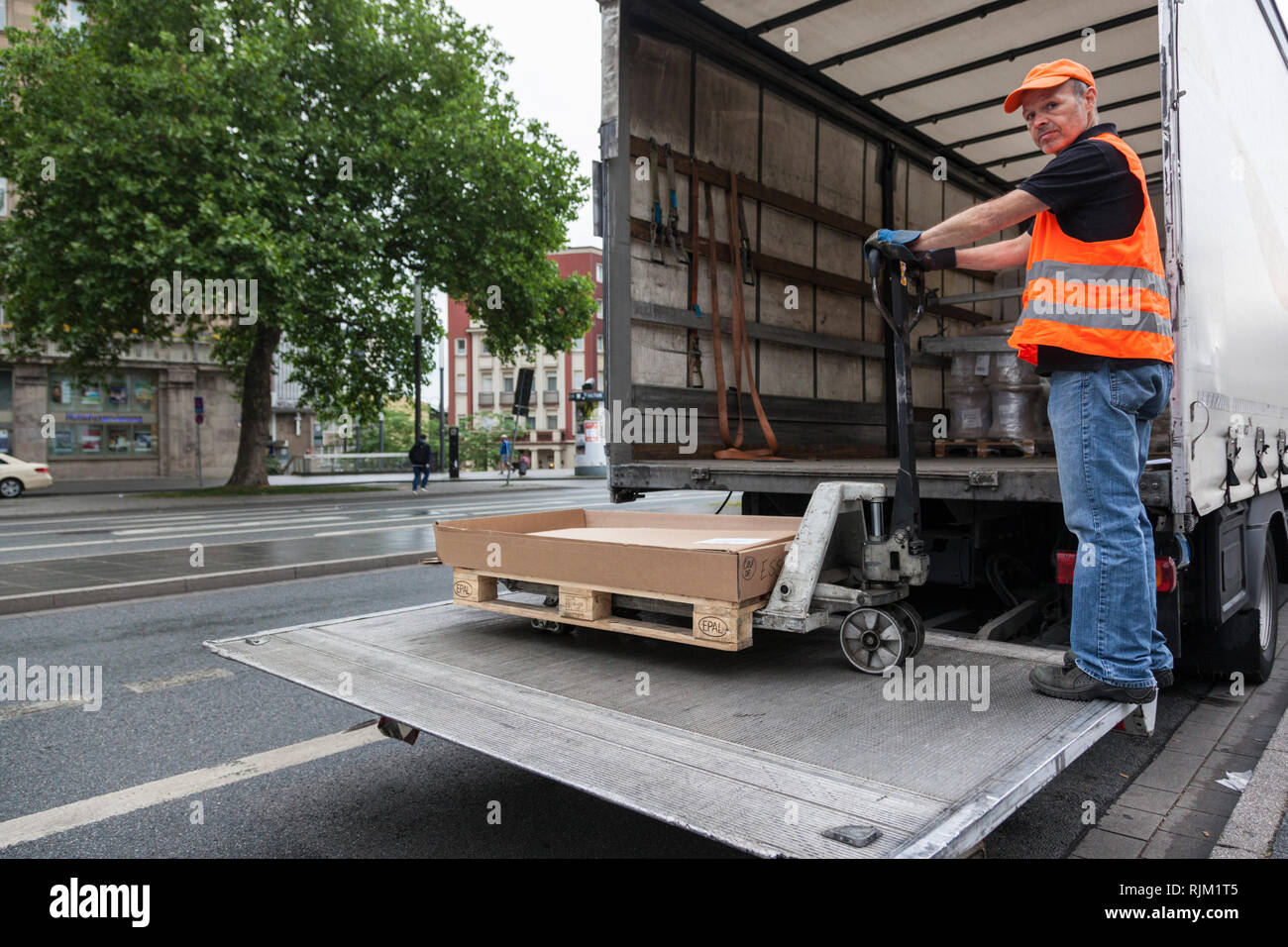 Spedition delivers bulky goods in the pedestrian zone Stock Photo - Alamy