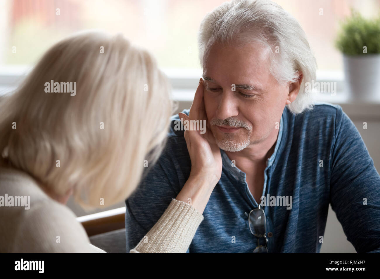 Mature couple sitting face to face hires stock photography and images Alamy