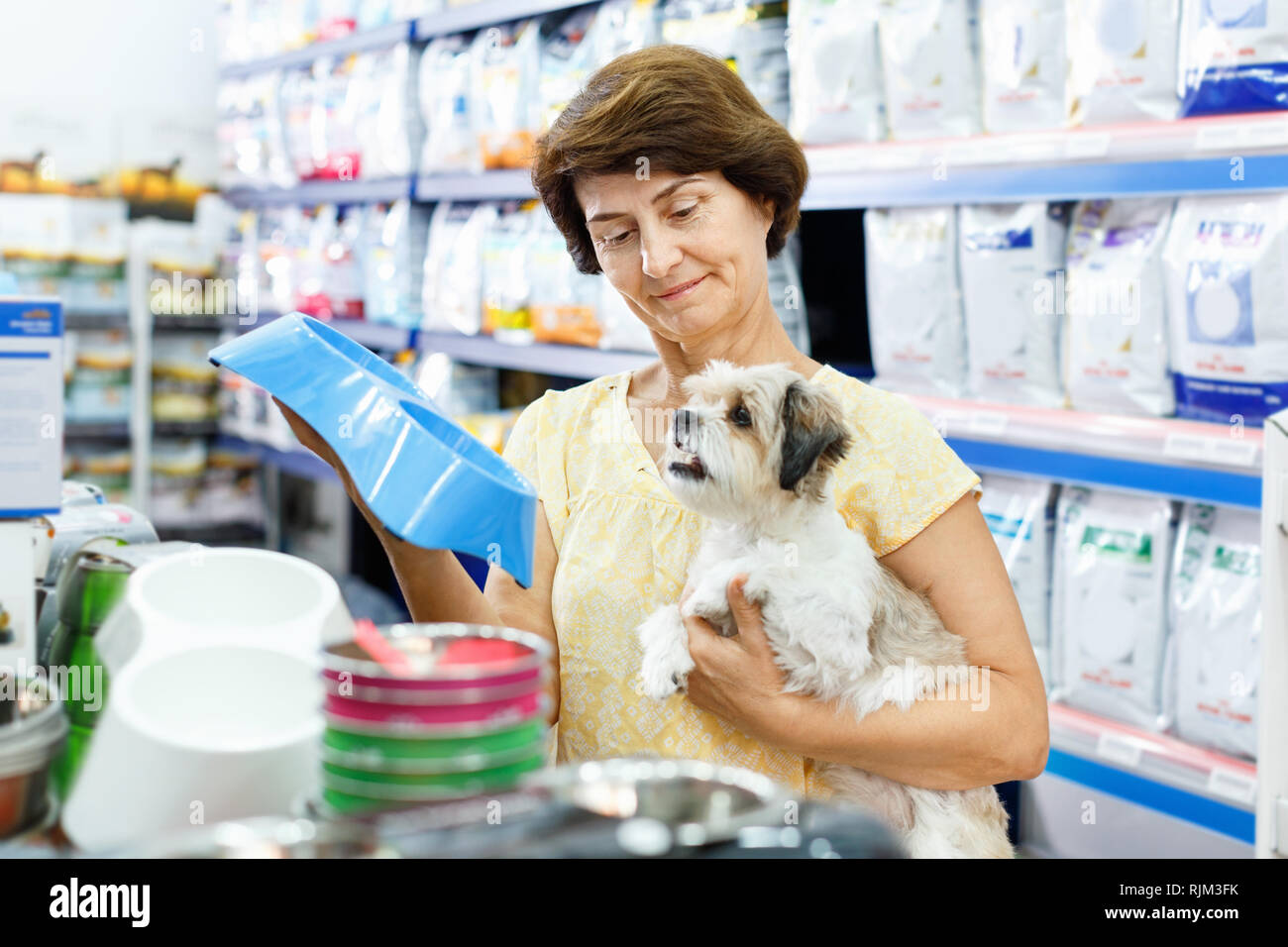 pet food supply store