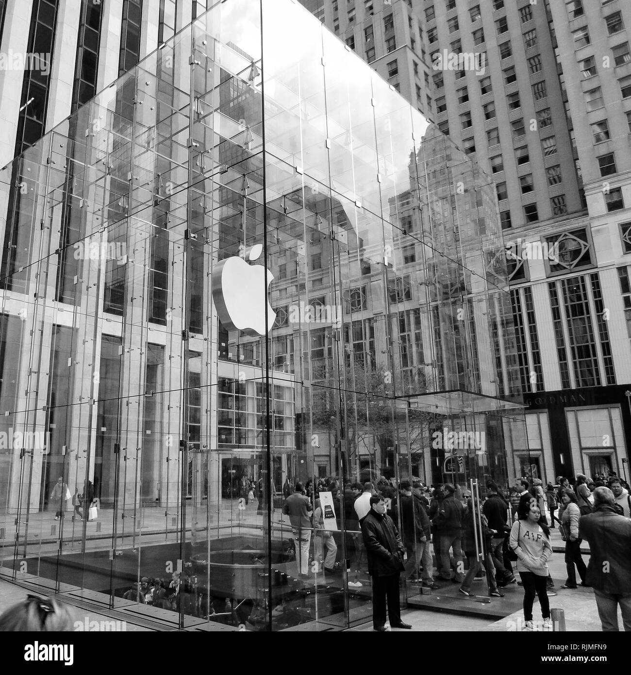 Apple store on Fifth Avenue in Manhattan, New York City, USA, North America  Stock Photo - Alamy