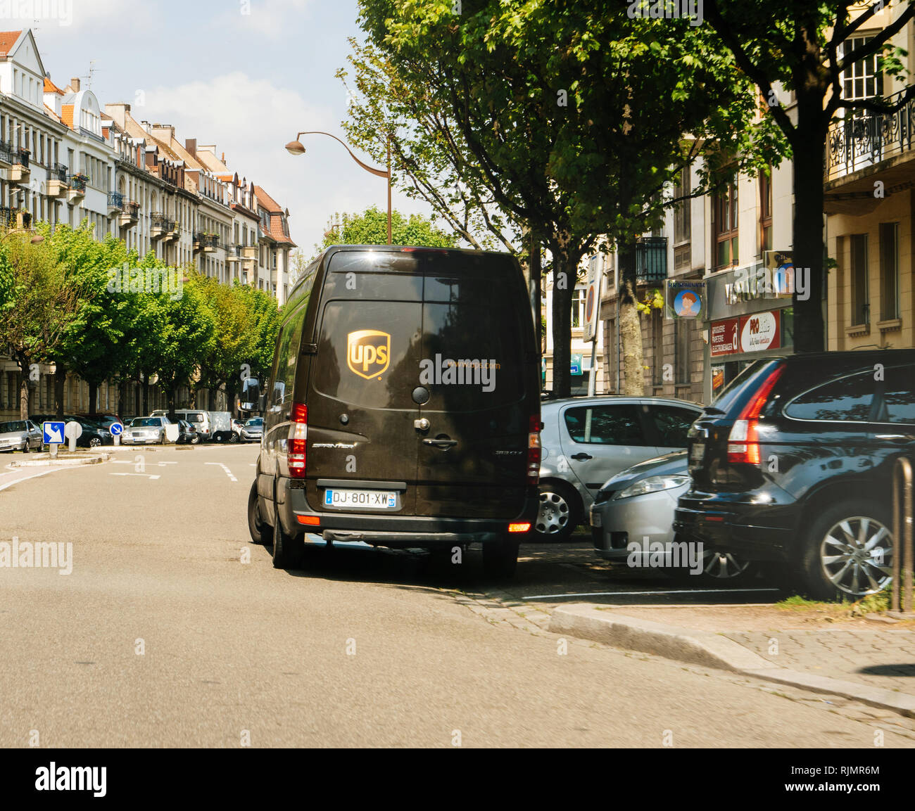 Ups Delivery Courier Stock Photos & Ups Delivery Courier Stock Images