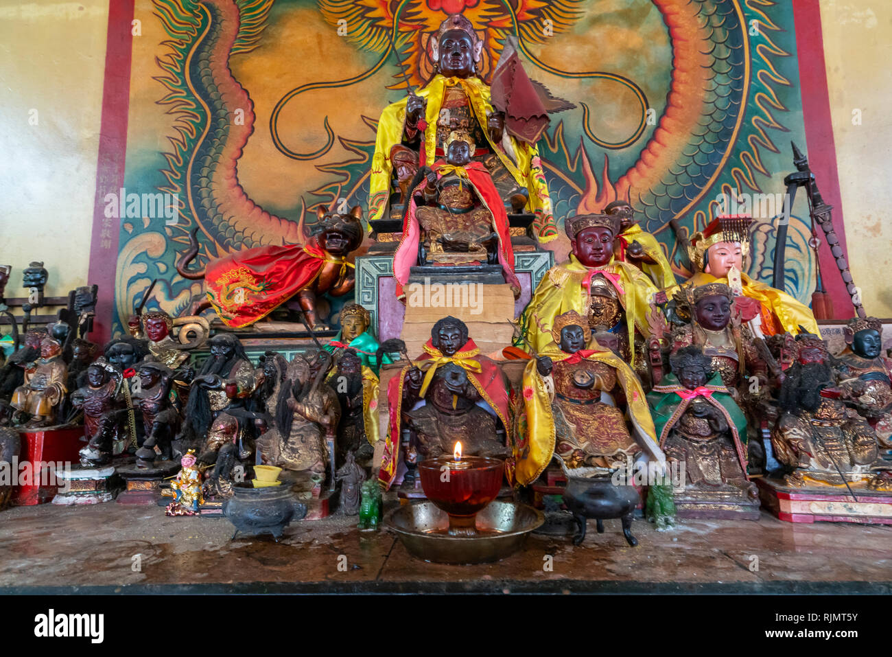 Chinese altar hi-res stock photography and images - Alamy